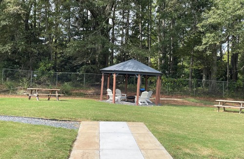 Jonesboro Apartment | Luxurious Brand-New 1BR Apartment – Modern and Open floor plan with fire pit!