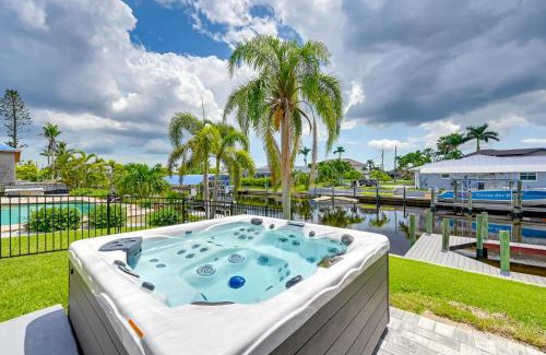 Caloosahatchee House | Luxurious Cape Coral Oasis Half Mi to Boat Ramp!