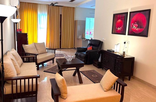 Zirakpur House | LUXURIOUS & COMFORTABLE BUNGALOW/HOUSE FOR YOU AND FAMILY