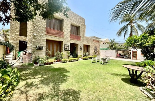 Clifton House | Luxurious Dream House and Event Lawn