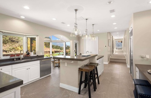 Basalt House | Luxurious Estate with Stunning Views