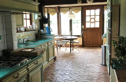 Le Lude Cottage | Luxurious Forest Retreat: Tennis, Pool, BBQ, Fireplace & More!