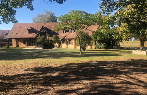 Le Lude Cottage | Luxurious Forest Retreat: Tennis, Pool, BBQ, Fireplace & More!