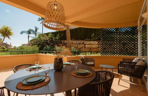 Elviria Apartment | Luxurious frontline golf apartment in Elviria