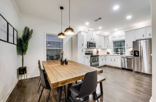 Princeton House | Luxurious gem with a pool, spa and outdoor kitchen