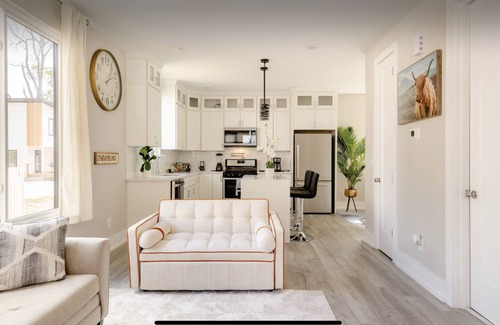 Hayes House | Luxurious Getaway Home with Rooftop Patio 10mins to downtown Durham and Duke