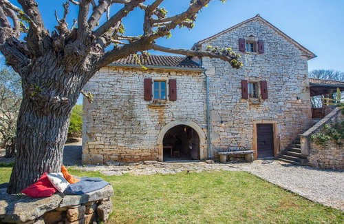 Heraki House | Luxurious Holiday Home in Heraki Croatia with Private Pool