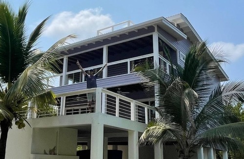 Isla de Utila Villa | Luxurious House w/AC + Pool.