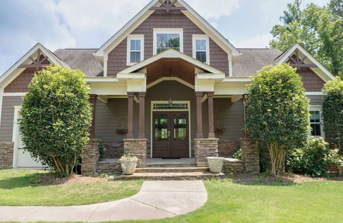 Appling House | Luxurious Lake Front Estate, Sleeps 20 with Game Room and dock, pet friendly.