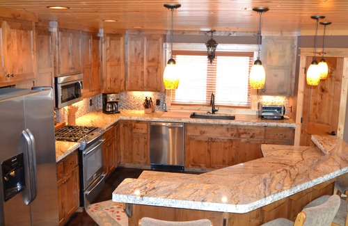 Biwabik House | Luxurious Lakefront Retreat: 4 Br/3 Ba, Ski/Golf/Swim, Sleeps 16
