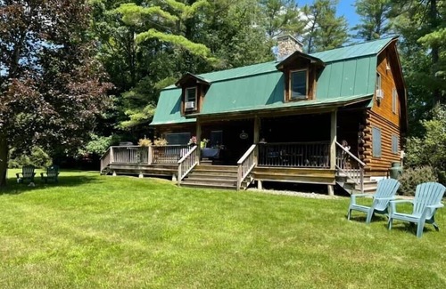 Manchester Center House | Luxurious Log Cabin Nestled in Private Meadow!
