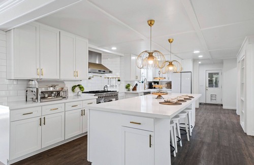 Bluffdale House | Luxurious Mansion w Orchard & Double Pickleball & Spa