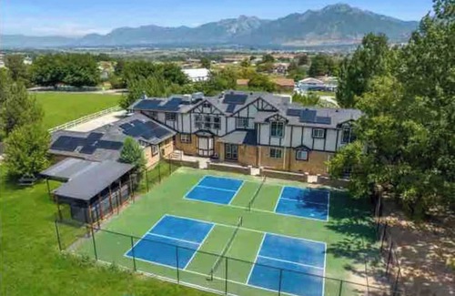 Bluffdale House | Luxurious Mansion w Orchard & Double Pickleball & Spa