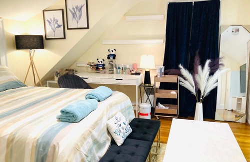 Framingham House | Luxurious Master Bedroom w/ 4K 65” TV, Netflix, Desk for Work & Makeup