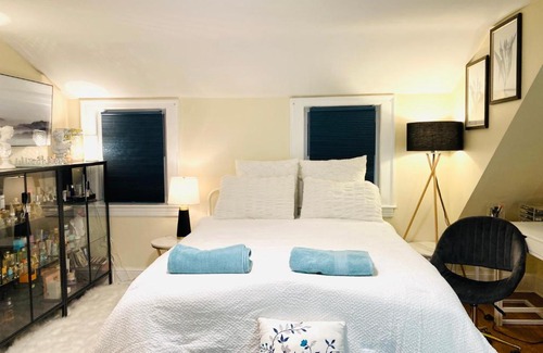 Framingham House | Luxurious Master Bedroom w/ 4K 65” TV, Netflix, Desk for Work & Makeup