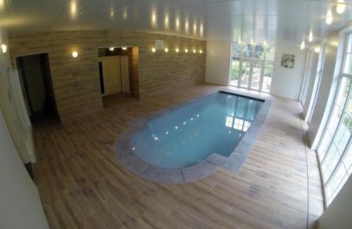 Mettet House | Luxurious Mettet Mansion