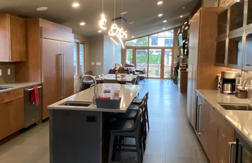 Madison House | Luxurious Mid-Century Modern close to Camp Randall Stadium