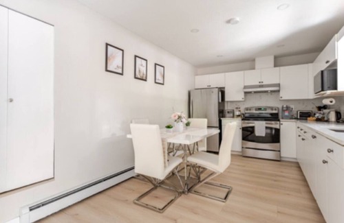 Burke Mountain House | Luxurious & Modern 2 Bedroom private Suite in Coquitlam