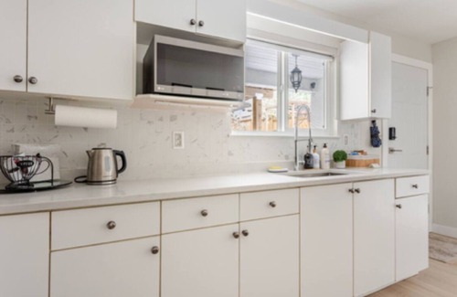 Burke Mountain House | Luxurious & Modern 2 Bedroom private Suite in Coquitlam