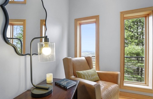 Berkeley Springs House | ✨Luxurious Mountaintop Lodge🏔️ Scenic Views🫧Hot Tub under the BIG SKY STARS 🌟
