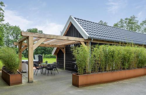 Triemen Apartment | Luxurious nature stay in Friesland with jacuzzi