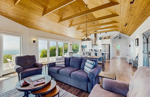 Albion House | Luxurious, new coastal home w/modern kitchen, sweeping ocean and pastoral views