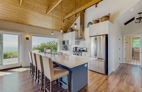 Albion House | Luxurious, new coastal home w/modern kitchen, sweeping ocean and pastoral views