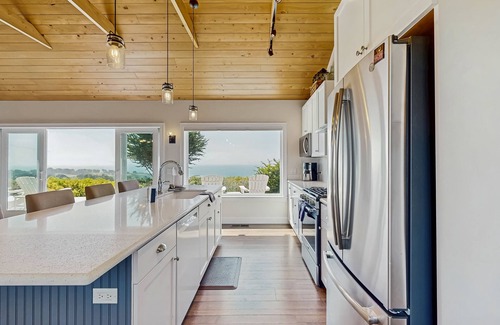 Albion House | Luxurious, new coastal home w/modern kitchen, sweeping ocean and pastoral views