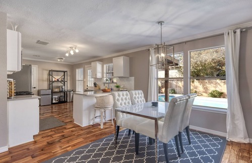 Brushy Creek House | Luxurious Oasis with Outdoor BBQ, TV and HUGE Pool