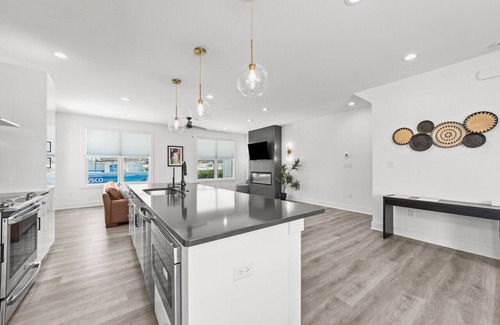 Northeast Virginia Beach House | Luxurious Ocean View Condo w/Rooftop Deck | Modern, Spacious, & Prime Location!