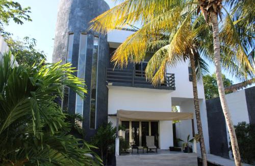 Colonos Cuzamil House | Luxurious Ocean View Villa