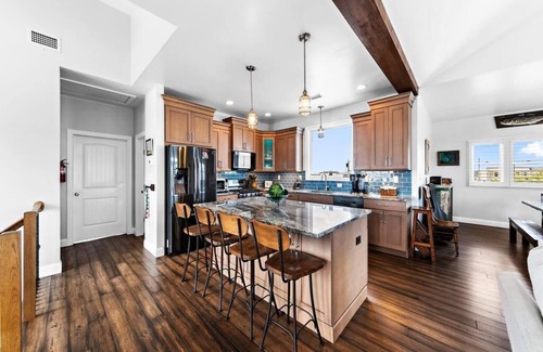 North Beach House | Luxurious rental short walk to beach or Bay