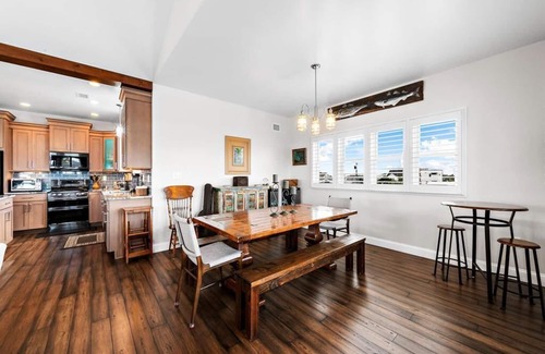 North Beach House | Luxurious rental short walk to beach or Bay