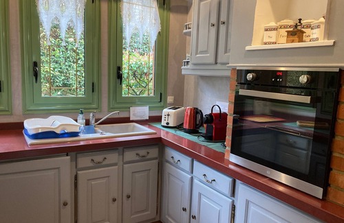 Dollon Cottage | Luxurious Retreat near Vibraye Forest: Indoor Spa, Fireplace, WiFi, and Private Suites