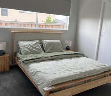 Wollert Bed & Breakfast | Luxurious room for 2 ppl- 25 min to Melbourne Airport and next to Hume Freeway