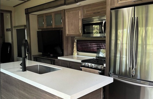 Rural Estates House | Luxurious RV in an off grid nature preserve