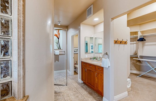 Morena House | Luxurious SoCal villa with multiple indoor/outdoor living areas, BBQ & fireplace