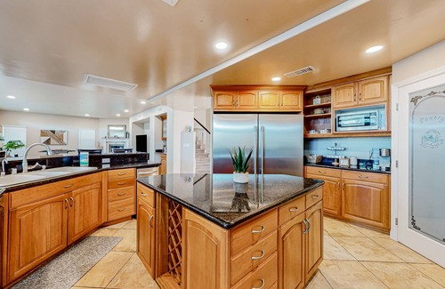 Morena House | Luxurious SoCal villa with multiple indoor/outdoor living areas, BBQ & fireplace
