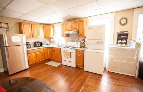 Waterbury Apartment | Luxurious, Spacious Apartment. Free Parking, Close By to Highways and Essentials