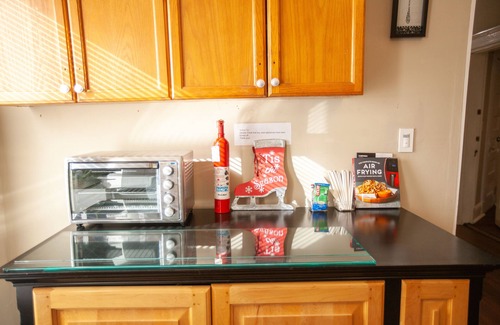 Waterbury Apartment | Luxurious, Spacious Apartment. Free Parking, Close By to Highways and Essentials