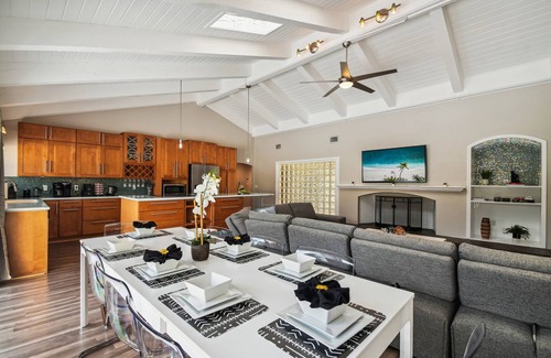 Carrollwood House | Luxurious Spacious Modern House w/AC + Heated Pool