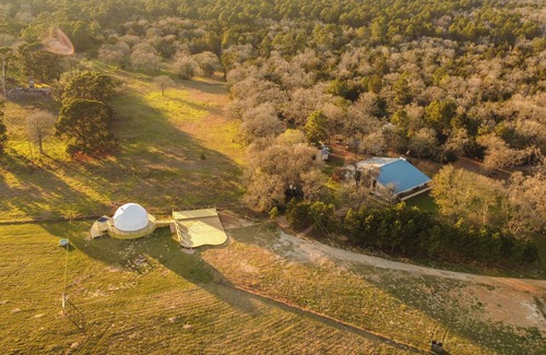 Smithville House | Luxurious Stargazer Dome Retreat in Stunning Nature