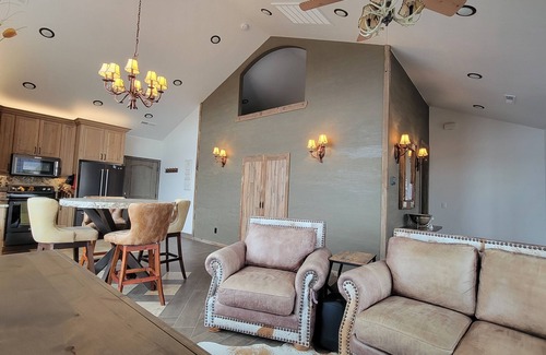 Apple Valley House | Luxurious-unique-tranquil Retreat. By Zion'sPark-GrandCanyon-Hike/Bike/Relax