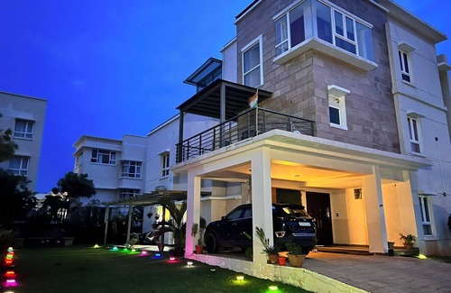 Ibrahimpatan Villa | Luxurious Villa with Cinema Hall and Free Parking near Airport, Hyderabad