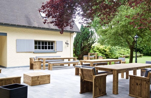 Estaires Cottage | Luxurious Villa with Spa, Large Garden, Near Lille - Sleeps 14