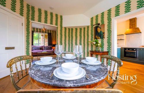 Henley House | Luxurious Vineyard Hideaway At Stanlake Park