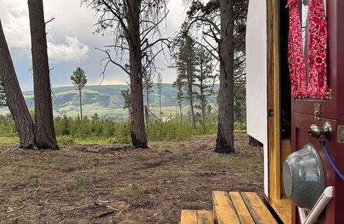 Casper House | Luxuriously Rustic Hand-Crafted Sheep Wagon in Private Wooded Area with Views