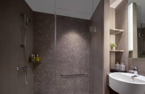 Rochor Apartment | Luxury 1 Bedroom Home With Scenic Views of the City
