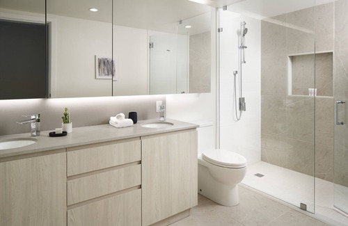 South Lake Union Hotel | Luxury 1-BR Suite in Seattle: Pools, Fitness, Balcony & Full Amenities!
