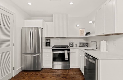 Fitler Square Apartment | Luxury 1BD Rittenhouse Sq. | Hosted By Stay Rafa